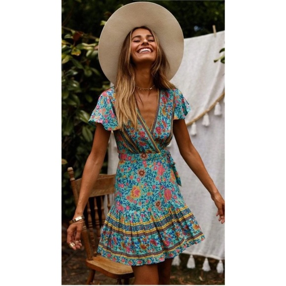 BOHO BEACH HUT Dresses & Skirts - BOHO BEACH HUT GREEN BOHO FLORAL PRINT MINI DRESS SIZE SMALL
